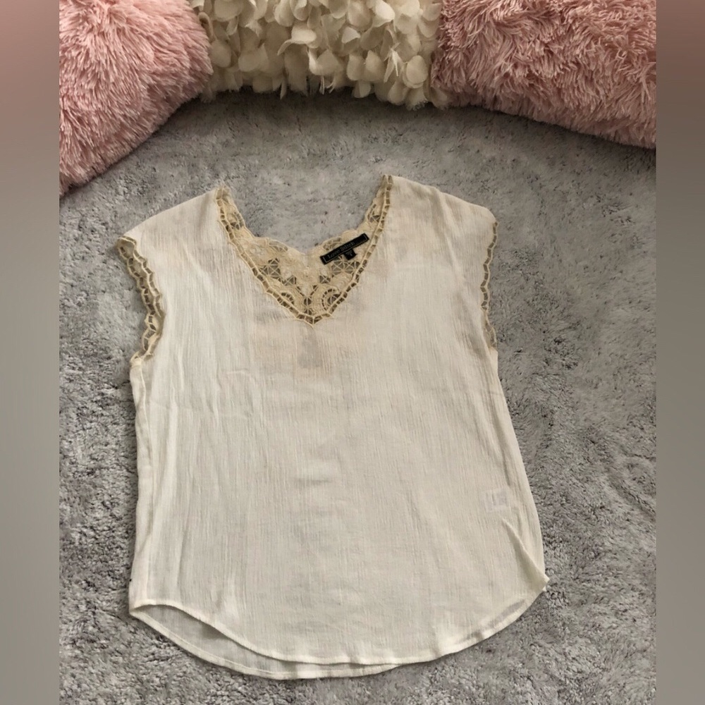 Love Stitch Off White Embroidered Lace Tee